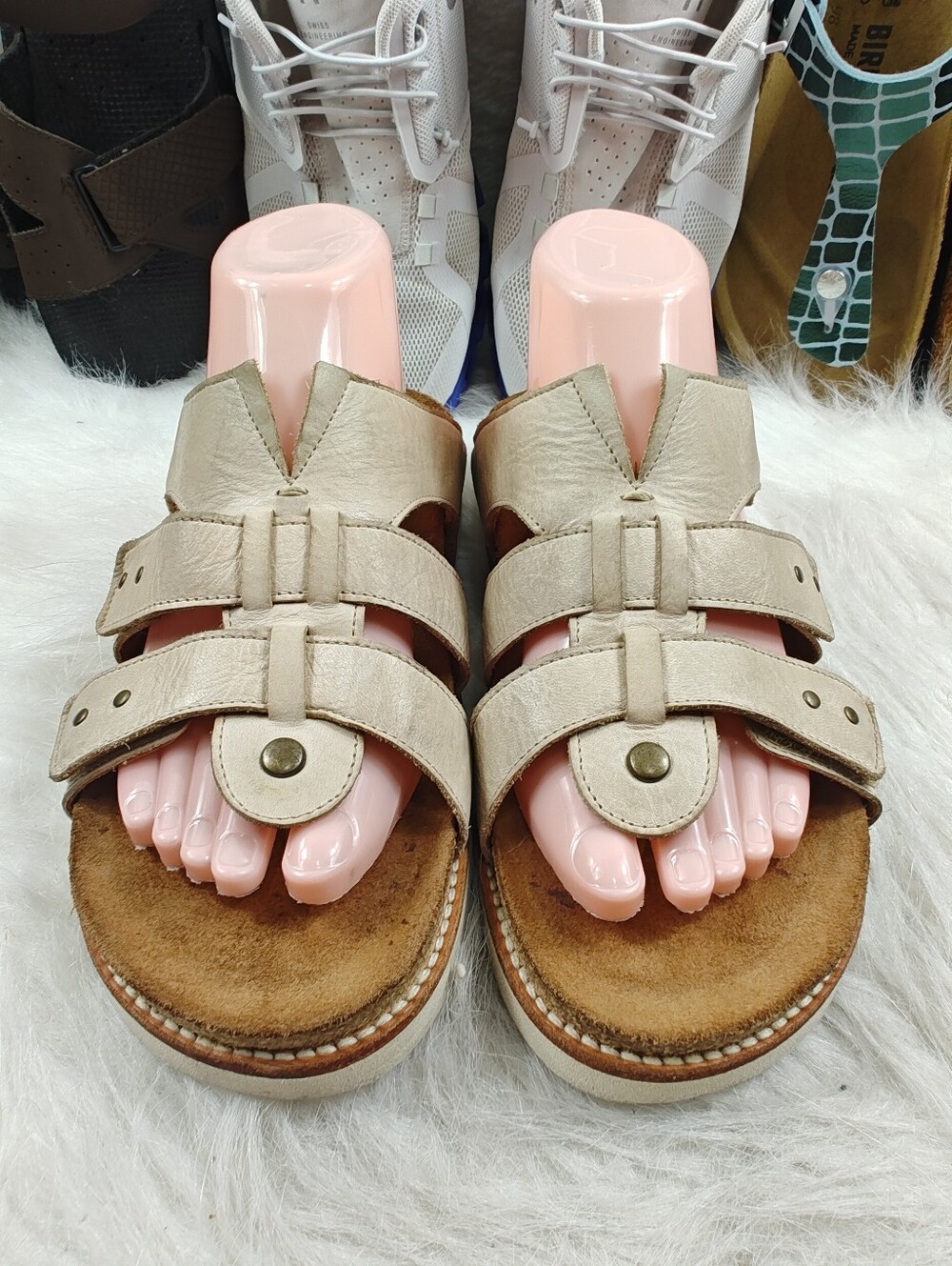 Taos Magnificent Tan Leather Thong Sandals Adjustable Footbed Women EU 40 US 9 - Picture 1 of 11